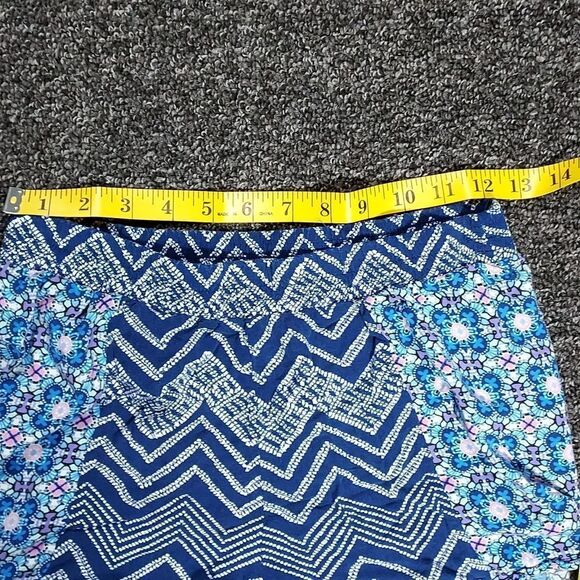 No Boundaries Size Medium (7-9) Floral Shorts - Picture 5 of 7